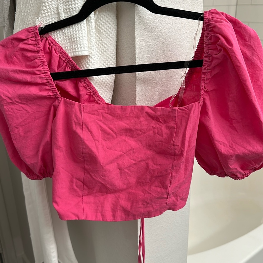 American threads pink crop puffy sleeves